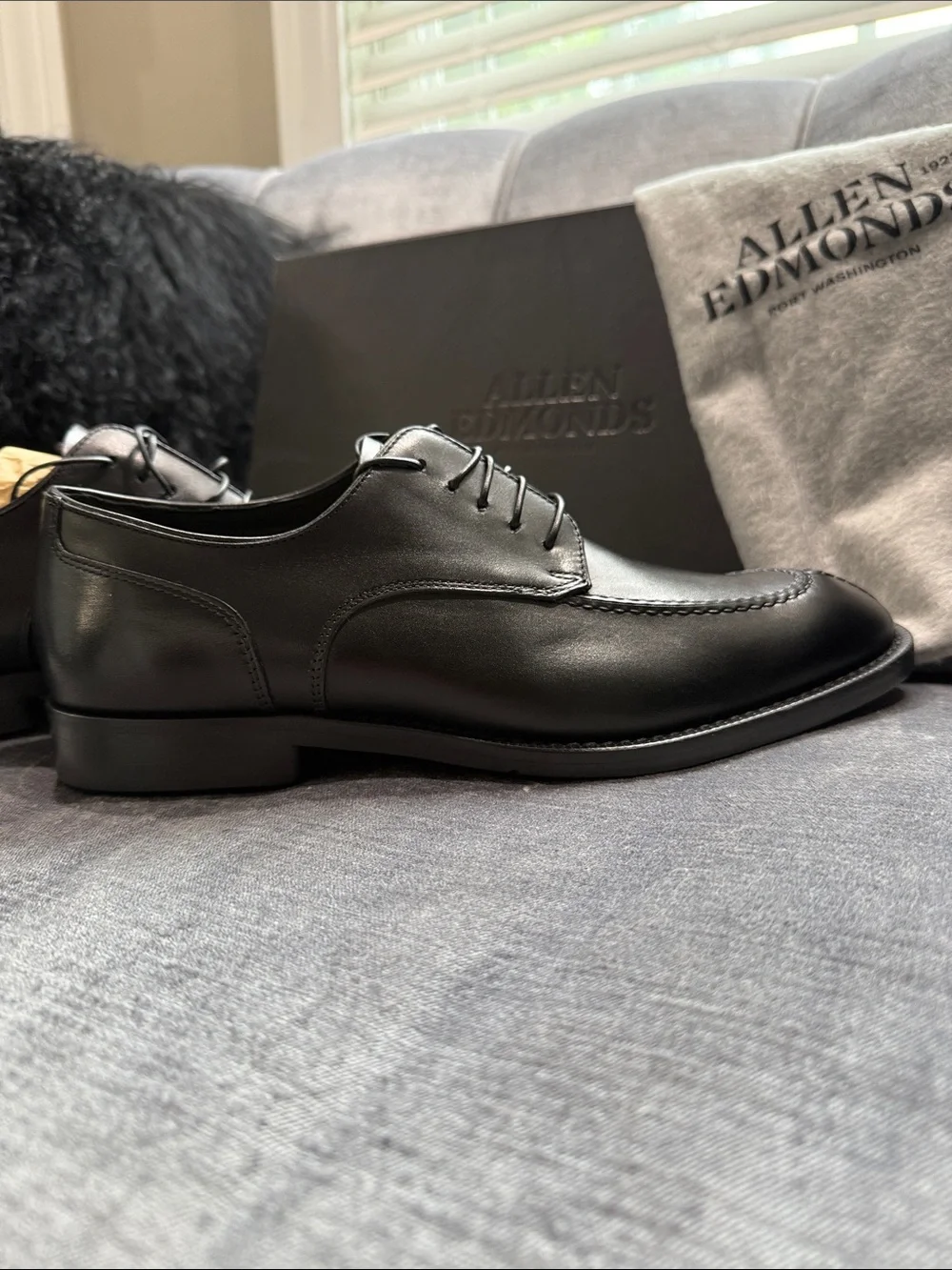 Allen Edmonds leather split toe dress shoe